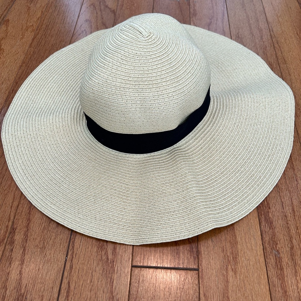 Elegant Tan Wide-Brim Packable Hat with Black Ribbon Band